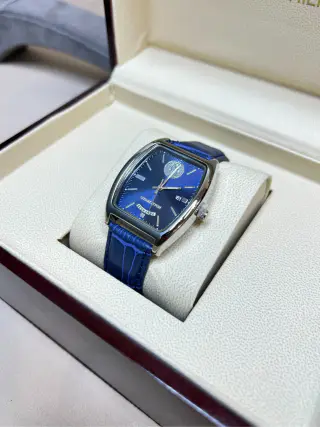 Men's watch uzb, has date and day of the week, classic, leather strap