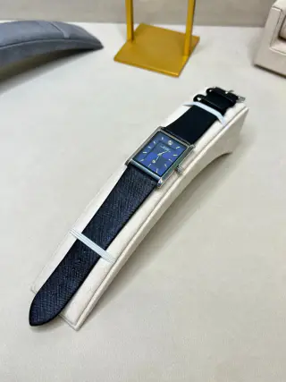 Men's classic wristwatch, leather strap, date indicator