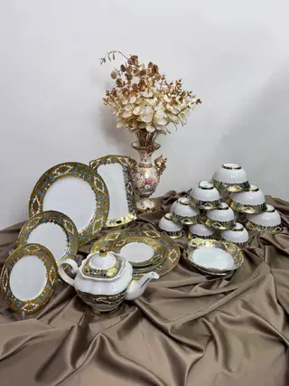 Porcelain dinnerware set