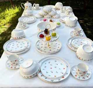 Porcelain tea and dinnerware set — photo 2